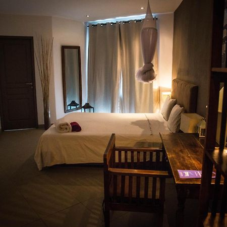 Hotel Restaurant La Ribaudiere Антананариву Номер фото
