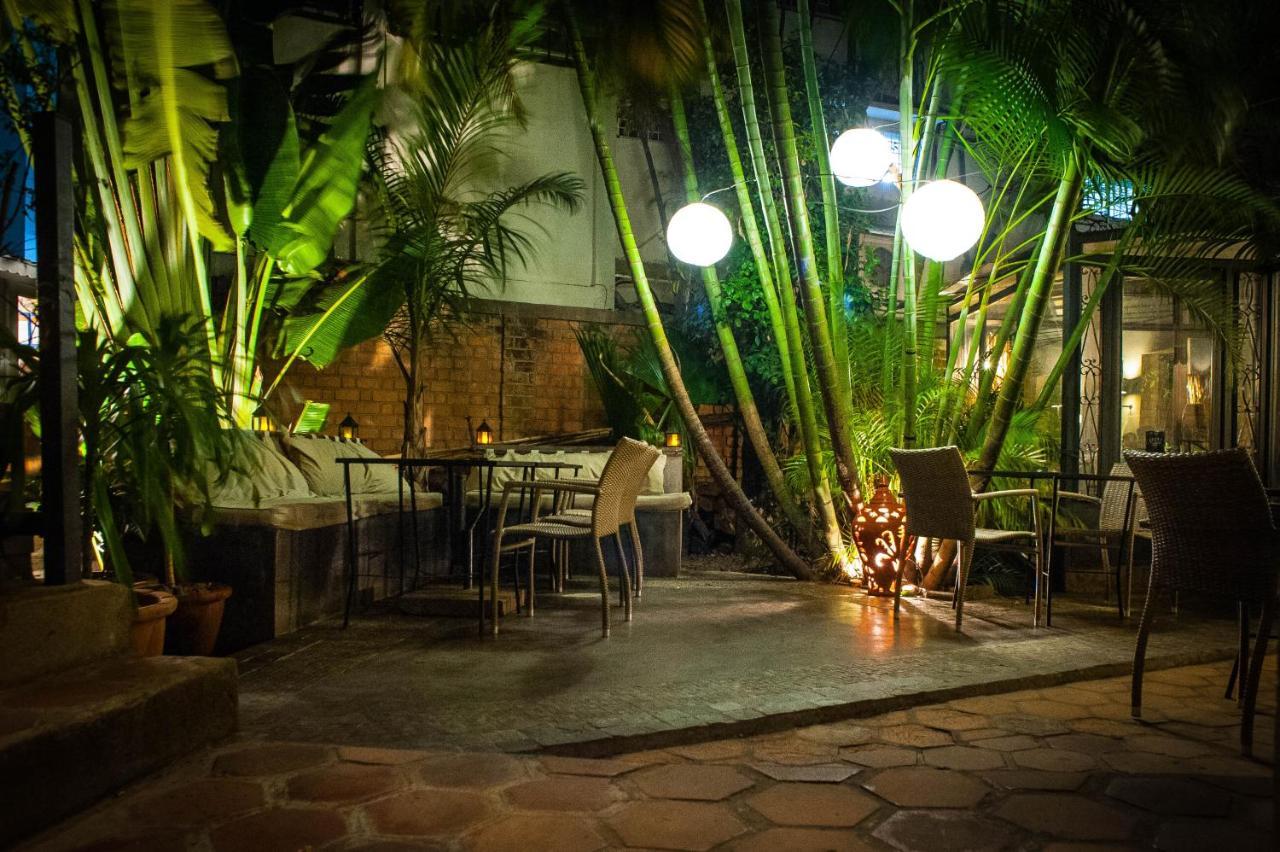 Hotel Restaurant La Ribaudiere Антананариву Экстерьер фото