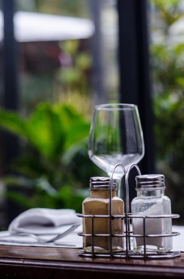 Hotel Restaurant La Ribaudiere Антананариву Экстерьер фото